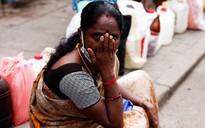 Sri Lanka tạm dừng bán nhiên liệu cho người dân
