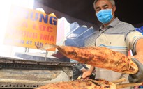 23 tháng Chạp: Người Sài Gòn tấp nập mua cá lóc nướng cúng ông Táo