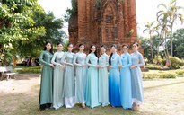 38 thí sinh Miss World Vietnam 2022 mặc áo dài quảng bá du lịch tại Bình Định