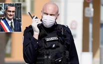 Bị người dân chĩa súng, Thị trưởng Pháp bỏ chạy khỏi nhà trong tình trạng khỏa thân