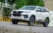 Toyota Fortuner 'hụt hơi' với Hyundai SantaFe tại Việt Nam