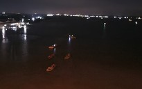 Trắng đêm theo dấu 'cát tặc' đang lộng hành dưới chân cầu Mỹ Thuận