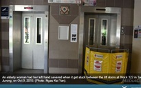 Tai nạn thang máy ở Singapore, 1 bà cụ bị đứt lìa tay trái