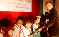 Trao học bổng Nguyễn Thái Bình - Báo Thanh Niên cho học sinh nghèo Yên Bái