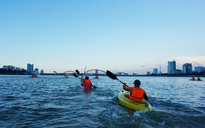 Mê mẩn bơi thuyền kayak trên sông Hàn