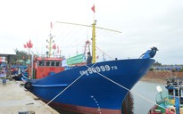 Ngư dân Quảng Ngãi nhận tàu đánh cá vỏ thép