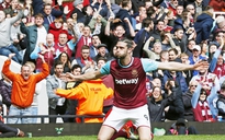 Andy Carroll lập hattrick, Arsenal bị thủ hòa 3-3 trên sân West Ham