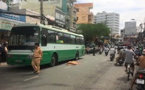 Người phụ nữ bán khoai tử vong tại chỗ sau cú va chạm với xe buýt