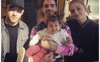 Joe Jonas tình tứ bên sao phim 'Game of Thrones'