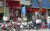 Giữ xe giá 'chặt chém' tại trung tâm Sài Gòn