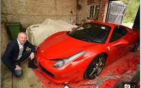 Chính quyền bồi thường chủ siêu xe Ferrari va ổ gà 10.000 bảng