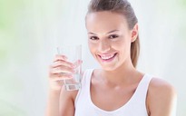 Uống nước trước và sau bữa ăn, có nên không?