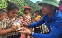 Báo Thanh Niên tiếp tục hỗ trợ trẻ em vùng lũ Mường La