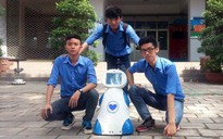 Sinh viên chế tạo robot phục vụ gia đình