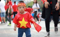 Ngắm lại những fan nhí siêu đáng yêu xuống đường cổ vũ U.23 Việt Nam