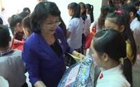 Phó Chủ tịch nước Đặng Thị Ngọc Thịnh tặng quà tết tại Vĩnh Long
