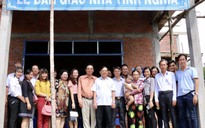 Trao nhà tình nghĩa, quà cho học sinh nghèo Bến Tre