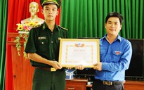 Tặng bằng khen trung úy biên phòng cứu người đuối nước