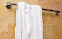 Chỉ dùng khăn tắm sau khi tắm rửa sạch sẽ, vậy khăn có dơ không?