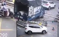 Tai nạn khó tin khi ô tô tông nữ gác chắn đang ngồi làm trên đường ray