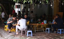 Hàng quán Hà Nội kê lại bàn ghế, giảm quy mô để không phải đóng cửa