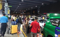 Hành khách mòn mỏi đón taxi tại sân bay Tân Sơn Nhất: Đề xuất của chuyên gia