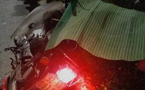 Quảng Nam: Hai xe máy đối đầu trên cầu vượt, 1 người tử vong