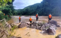 Quảng Nam: Vượt qua sông Bung khi thủy điện xả lũ, 1 người dân bị cuốn trôi