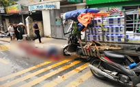 Xe ba gác bị lật khi xuống dốc đè chết người đi xe máy