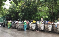 Dân chặn xe vào bãi rác Nam Sơn: Nhiều phố Hà Nội ‘ngập’ rác thải