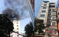 Cháy chung cư mini 8 tầng, nhiều người hốt hoảng tháo chạy