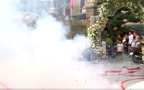 Một đám cưới tại Hà Nội 'chơi nổi' đốt hàng vạn tép pháo