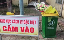 Vứt hoa được bác sĩ tặng vào thùng rác: ‘Mong mọi người tha thứ cho bạn ấy’
