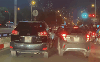 Xe Vinfast Fadil rượt đuổi xe sang Lexus như phim hành động trên phố Hà Nội