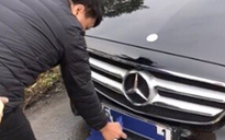 Tài xế Mercedes dùng băng dính che biển số 'né' phạt nguội trên cao tốc