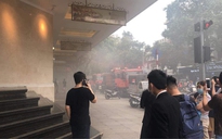 Hà Nội: Cháy ô tô ở tầng hầm Trung tâm thương mại Tràng Tiền Plaza, nhiều khách tháo chạy