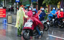 Sáng nay nhiều người Hà Nội đi đường phải quay về vì thiếu 'dấu phường'