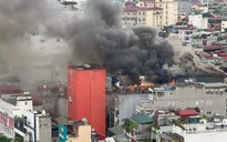 Cháy nhà tại Hà Nội, khói đen bốc cao hàng chục mét