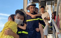 Cứu nhiều người trong đám cháy chung cư ở Hà Nội