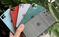 Giới trẻ đua nhau mua ốp lưng, miếng dán camera giả iPhone 11