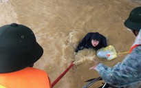 Sinh viên miền Trung nóng ruột chờ tin lũ lụt từ quê nhà