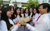 Ngày Nhà giáo Việt Nam 20.11: Nên tặng quà thầy cô thế nào?
