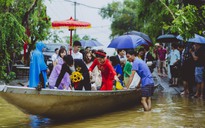 Đám cưới trong mùa lũ: Vừa yêu, vừa thương!