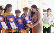 Quỹ từ thiện Kim Oanh trao gần 1 tỉ đồng quà trung thu