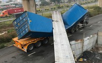 Cầu bộ hành gần Suối Tiên bị container kéo sập làm sai thiết kế