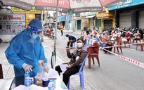 TP.HCM: Q.1 tiêm vắc xin Covid-19 lưu động cho người dân khu phong tỏa chợ Tân Định