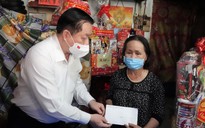 Ông Nguyễn Trọng Nghĩa thăm và tặng quà gia đình khó khăn ở TP.HCM