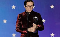 Diễn viên Mỹ gốc Việt Quan Kế Huy tiếp tục đại thắng tại Critics Choice Awards 2023