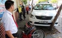 Taxi mất lái, tông liên tiếp 3 xe máy giữa Sài Gòn: tài xế chết, nhiều người bị thương