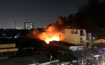 TP.HCM: Cháy lớn trong đêm ở xưởng sản xuất mút